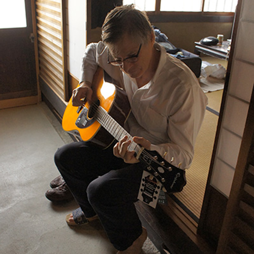 ご購入されたギターで、さっそく演奏会！／A guest from Australia who just bought a brand new guitar!
