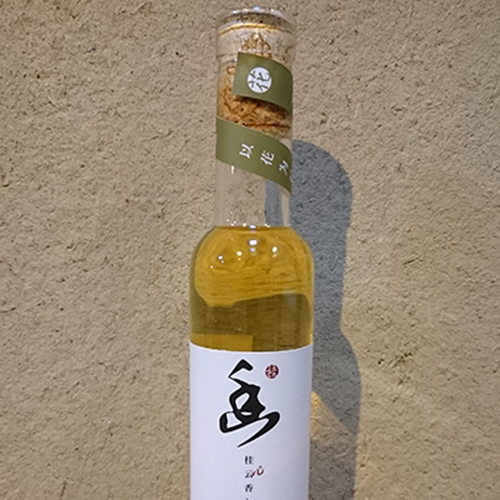 中国からのおみやげ／Beautiful bottle of liquor from China